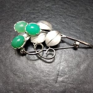 Vintage silver tone green jade brooch